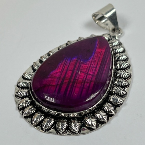 925 Sterling Silver Overlay Purple Labradorite Gemstone Statement Pendant - Picture 7 of 8